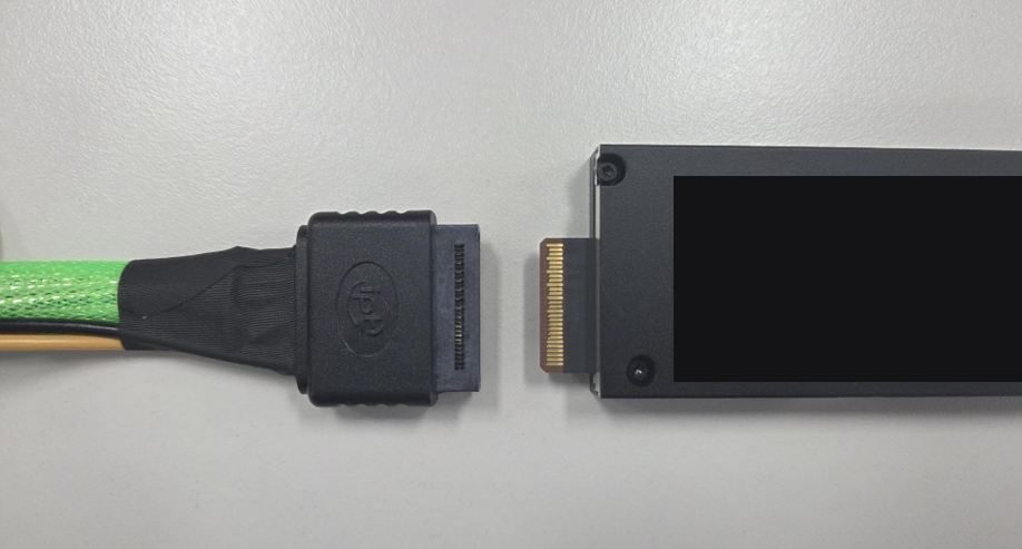 EDSFF SSD aligned with the cable connector